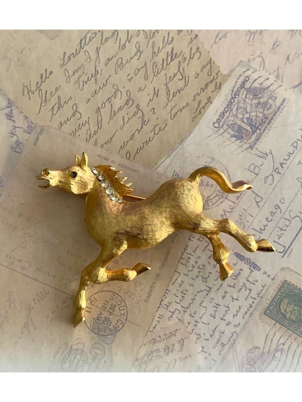 Vintage Golden Horse Brooch with Sparkling Rhinestone Mane - Elegant Pin